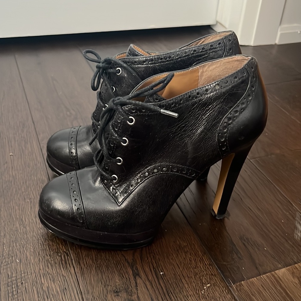 Nine West Oxford bootie size 7.5